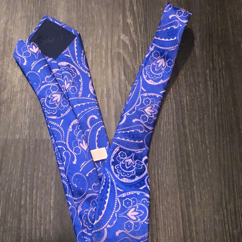 Michael Kors Silk Tie. - Picture 6 of 6
